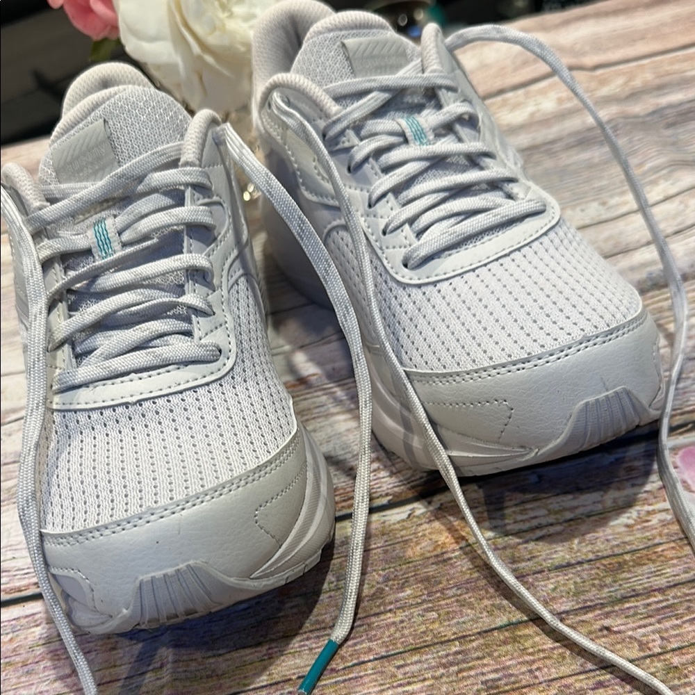 Saucony Sz 9.5 Gray Sneakers with Breathable Mesh and Cushioned Sole • NEW! - Picture 3 of 13